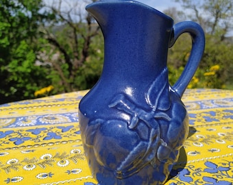 Brocca in ceramica blu