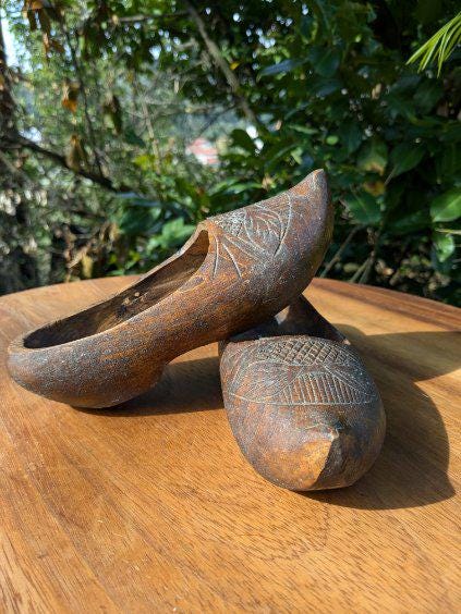 Sabot Ancien En Cuir Tressé Avec Jambe De Cerf - Artisanat Western Américain, Occasion