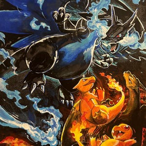 Può includere: Un dipinto vibrante con due grandi creature nere e blu simili a draghi con artigli e ali affilate, che emettono fiammate blu. Sotto, sono raffigurate tre creature arancioni con fiamme. Lo sfondo è scuro con accenti di fuoco.