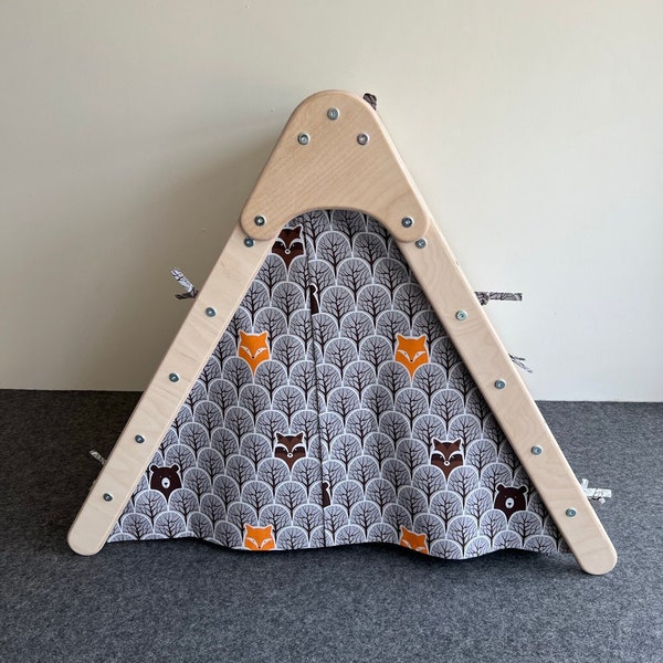 Climbing triangle with 2-sided tent for kids