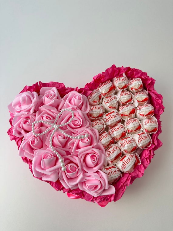 Red Roses & Raffaello Chocolate Heart Box Red Roses & Raffaello Chocolate Heart Box