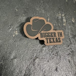 Pin BIGGER IN TEXAS / Pin de Beyoncé / Pin de vaquero / Accesorios de concierto / Accesorios de Beyoncé / Pines de fans / Imanes de Beyoncé / Pin de Cowboy Carter