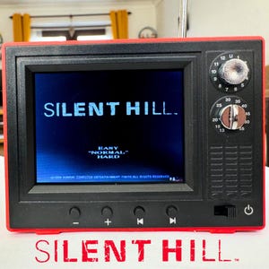 Minischerm / retro-tv en videospeler - Silent Hill Collection