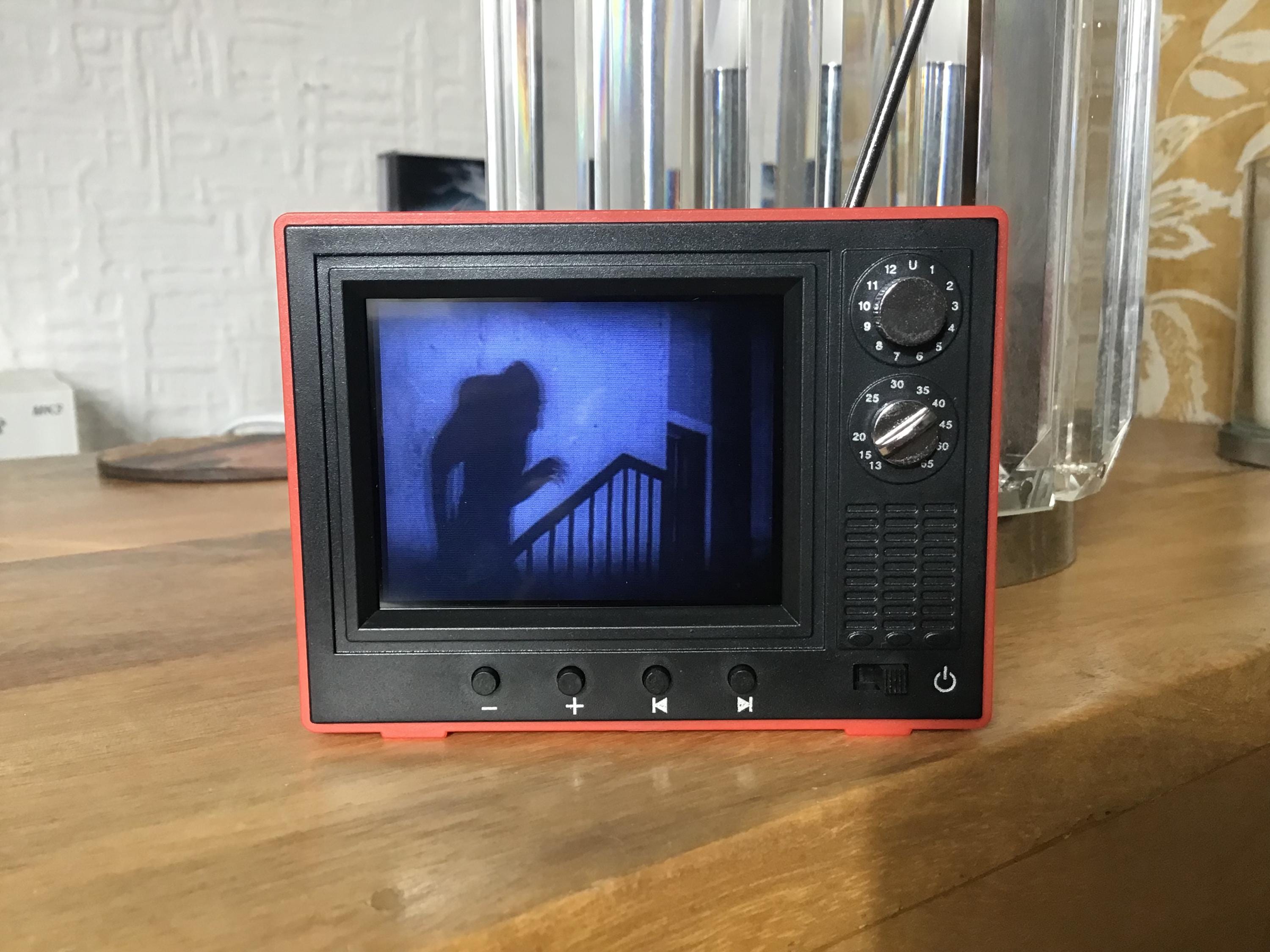 Mini Screen / Retro TV & Video Player - Classic Horror Collection