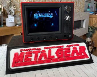 Minireproductor de TV retro Metal Gear Solid: soporte y logotipo personalizados