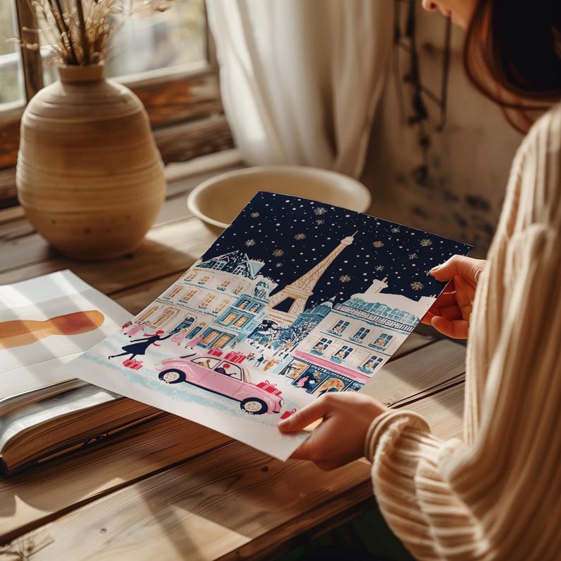 K&ouml;nnte beinhalten: Eine farbenfrohe Illustration einer Pariser Stra&szlig;enszene mit dem Eiffelturm im Hintergrund. Die Illustration zeigt ein rosa Auto, Menschen, die gehen, und Geb&auml;ude mit fallendem Schnee.