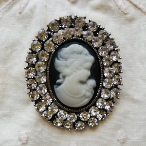 Broche Papillon Vintage Femme - Pierres Vertes Clair Et Foncé - Métal Doré - Occasion