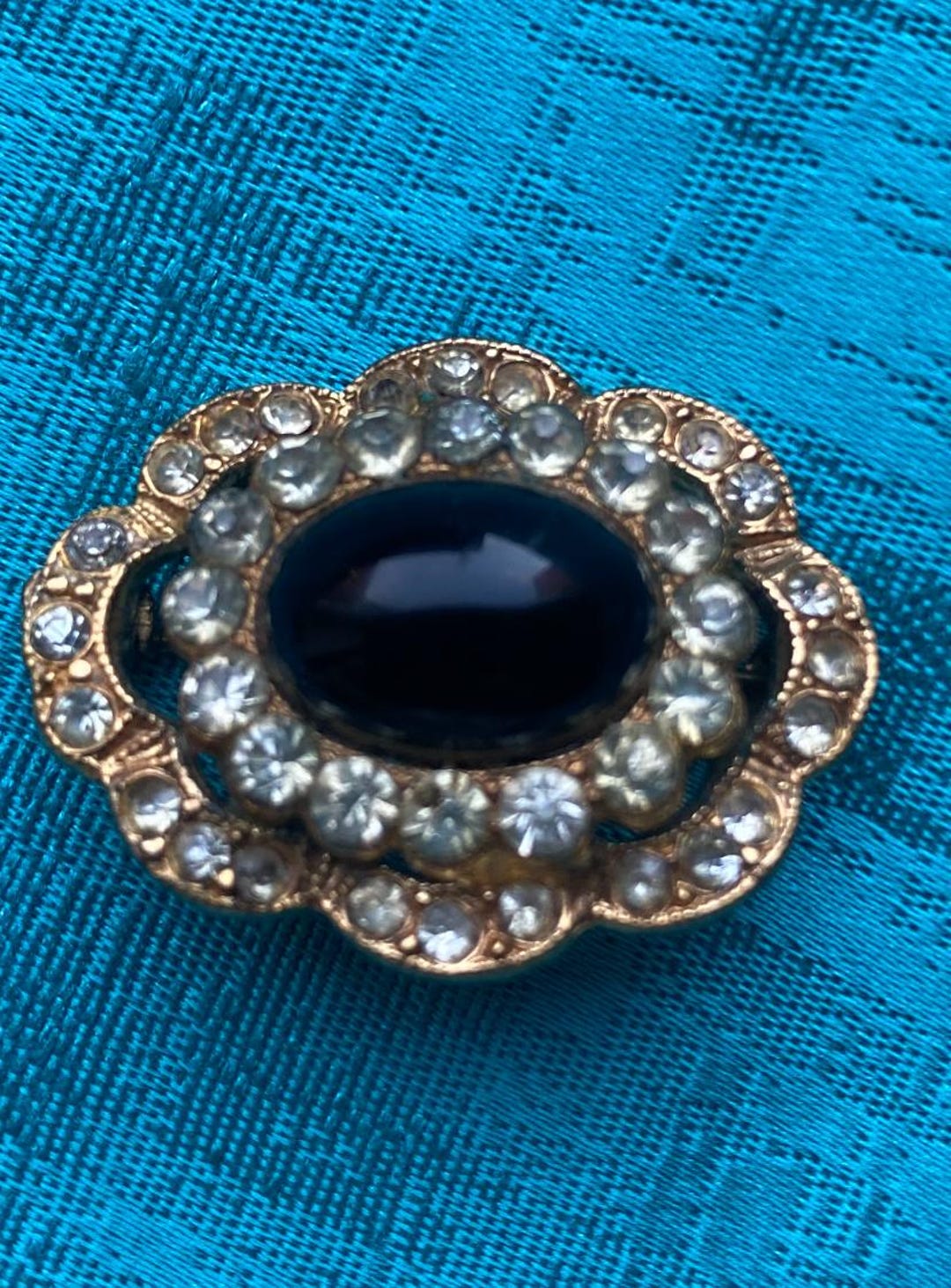 Grande Broche Vintage Dorée à Cristaux Et Cabochon Noir - Motif Relief, Décoration, Sans Marque, Occasion