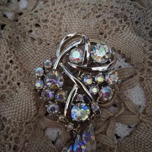 Vintage Brooch Aurora Borealis with 3 Small Pendants Drop Shape
