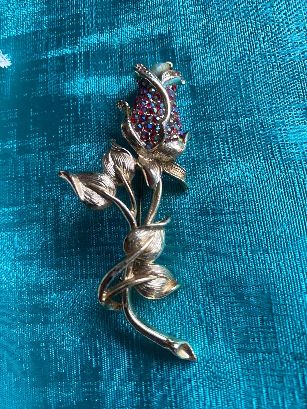Belle Broche Vintage Des Années 60 Avec Reflets Métalliques - Fermoir Légèrement Tordu Mais Fonctionnel
