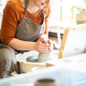 Taller intensivo de 2 días: curso de torno de alfarería en Studio CLAY en Aquisgrán.