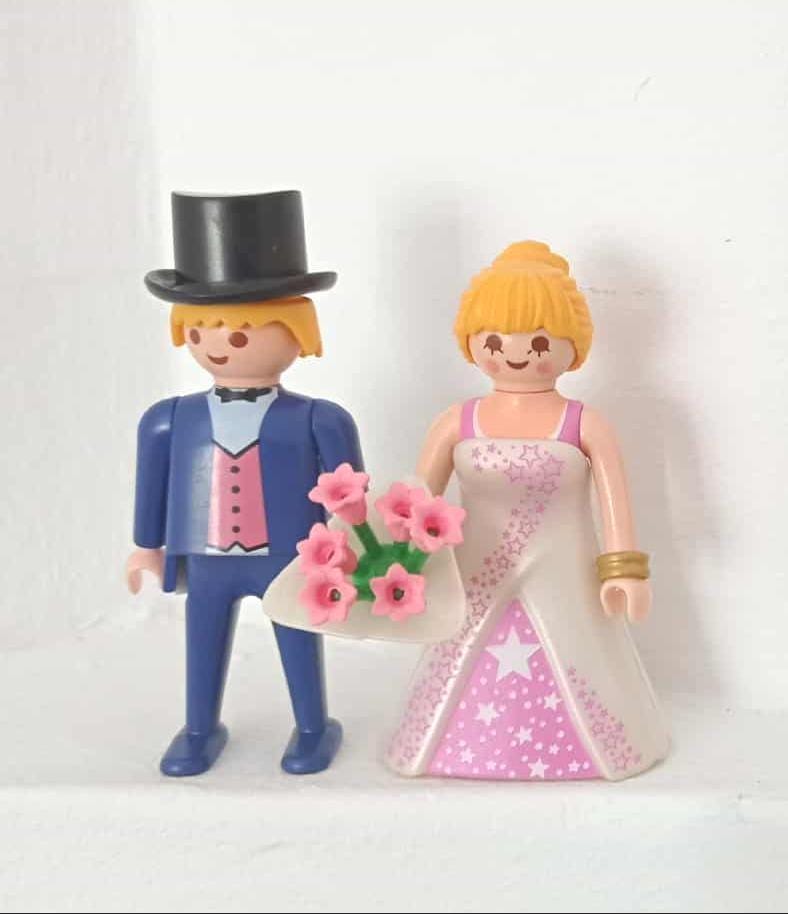 Lot De Robes Playmobil Catégorie 4 - Accessoires D'occasion En Très Bon état