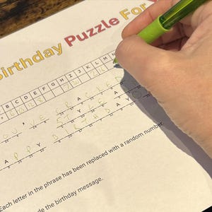Puzzle del codice crittografico di compleanno da stampare e risolvere con messaggio di compleanno - PDF dell'ultimo minuto da inviare o stampare