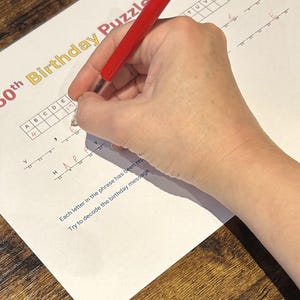 Casse-tête cryptogramme du cinquantième anniversaire à imprimer et à résoudre avec le message en or du 50e anniversaire - pdf de dernière minute à envoyer ou à imprimer