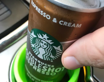 こぼれ防止スリム缶用カーカップホルダーインサート：12オンス～20オンスのスリム缶に対応