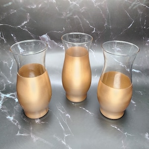 Gold getauchte Glasvasen: Hochzeitstischdekoration