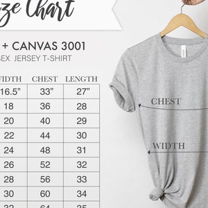 Op de afbeelding: Maattabel voor een grijs T-shirt met de merknaam "Canvas 3001" op het label. De tabel toont de maten in inches voor breedte, borst en lengte.