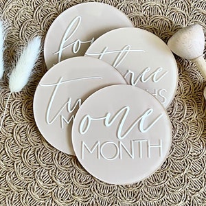 Monthly Milestone Marker Acrylic Month Sign Milestone Disc Gender Neutral Baby Monthly Photo Prop Customized Baby Name Sign Gift for New Mom