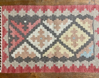 Persian kilim rug in pure wool (100% vegetable dyes), hand-woven (66x40cm)