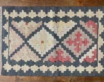 Persian kilim rug in pure wool (100% vegetable dyes), hand-woven (69x41cm)