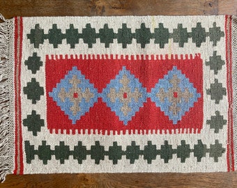 Persian kilim rug in pure wool (100% vegetable dyes), hand-woven (70x43cm)