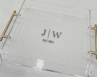 Spersonalizowana taca akrylowa z monogramem | Spersonalizowany prezent zaręczynowy lub ślubny | Prezent na parapetówkę | Taca na stolik kawowy z monogramem | Wystrój domu