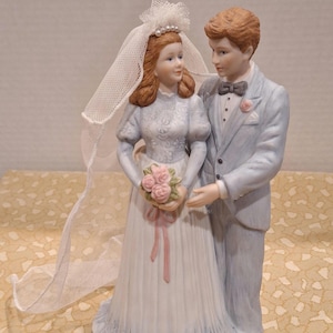 Rare Vintage Lefton China 1989 redhead Bride and Groom cake topper style figurine music box plays &quot;Mendelssohn&#39;s Wedding March&quot;