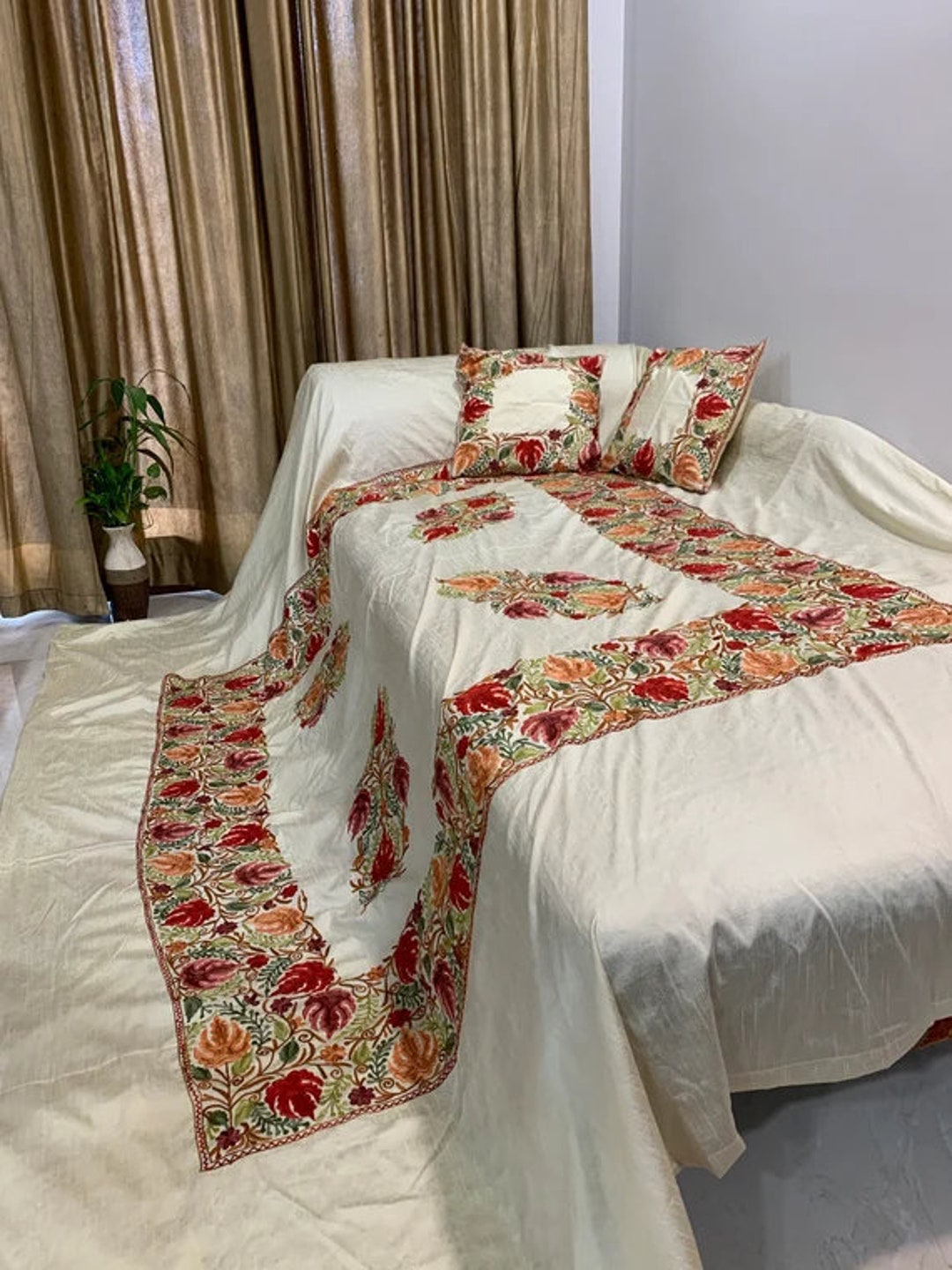 Raw Silk Bed Cover With Chinar Pattern Aari Embroidery, Beautiful Silk