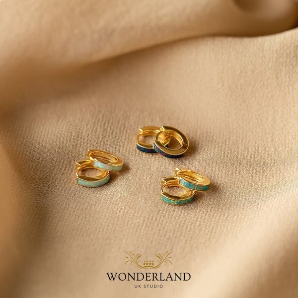 Opal Inlay Huggie Ohrringe • Feueropal Creolen • Zierliche Blau & Grün Edelstein Ohrringe • Geschenk für Sie • Geschenk für Sie • Schmuck