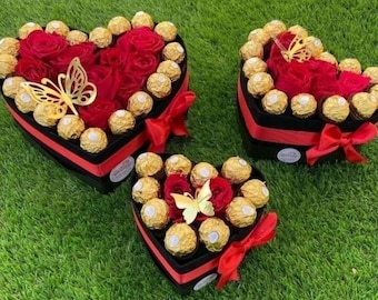 Set of 3 Heart Shaped Boxes for floral arrangements. Set de 3 cajas en forma de corazón.