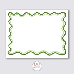 Peut inclure: Un fond blanc avec une bordure ondul&eacute;e verte. La bordure est compos&eacute;e de trois couches de lignes ondul&eacute;es, la couche ext&eacute;rieure &eacute;tant le vert le plus fonc&eacute; et la couche int&eacute;rieure &eacute;tant le vert le plus clair.