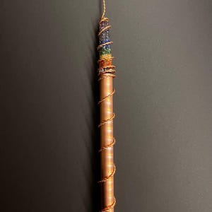 Antenna per elettrocultura in rame orgonite a 7 chakra: strumento energetico da giardino