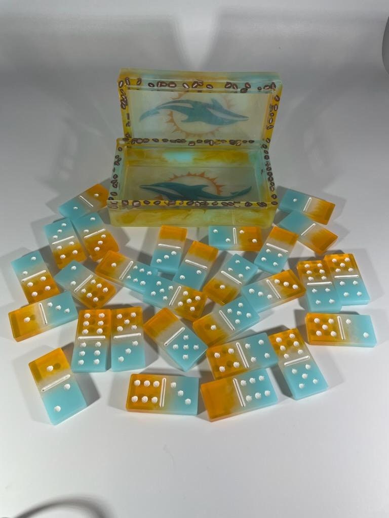 MKM Designs Bahamas – Savings binders, tumblers, key chains, clocks,trays  sets,domino sets, coasters, trinket box's.