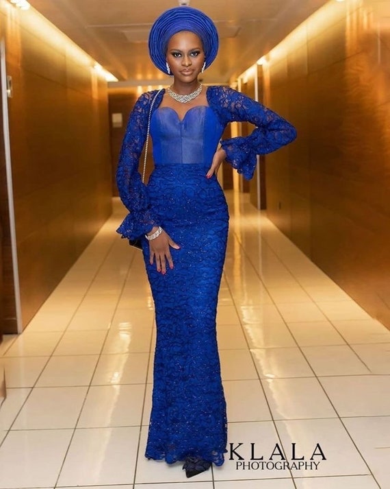 Vestido de novia largo azul real ajustado con encaje, vestido