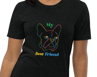 Op de afbeelding: Een zwart T-shirt met een kleurrijke omtrek van een Franse bulldog en de tekst "My Best Friend".