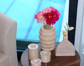Jarrón de travertino hecho a mano, decoración moderna para el hogar.