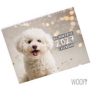 Puede incluir: Un calendario de pared 2027 con encuadernación en espiral que muestra el retrato de un perro Bichon Frise blanco con pelaje esponjoso y la boca abierta. El fondo tiene un efecto bokeh claro con detalles de confeti dorado. El texto dice BICHON FRISE 2027 CALENDAR.