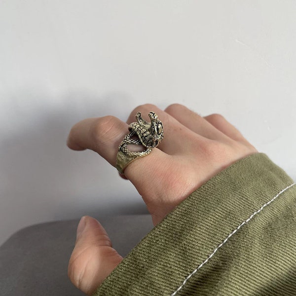 Dragon Ring! | Cigarette Holder | Finger Clip | Tobacco | Smoke | Herb | Cigars | Cigarettes | Smoke Accessories |