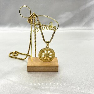 Collar con colgante vintage con símbolo de runa vikinga y disco con letras