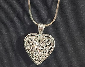 Vintage Floral Filigrane Herz Anhänger und Silber Halskette 925 Sterling Silber Italien FAS