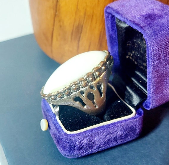 Large Chunky White Faux Stone Silvertone Ring Siz… - image 3