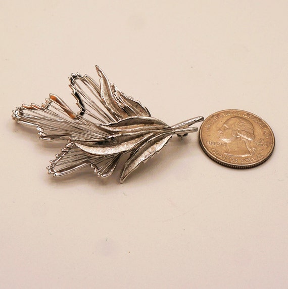 Monet Wire Openwork Leaf Silver Tone Brooch Pin w… - image 4