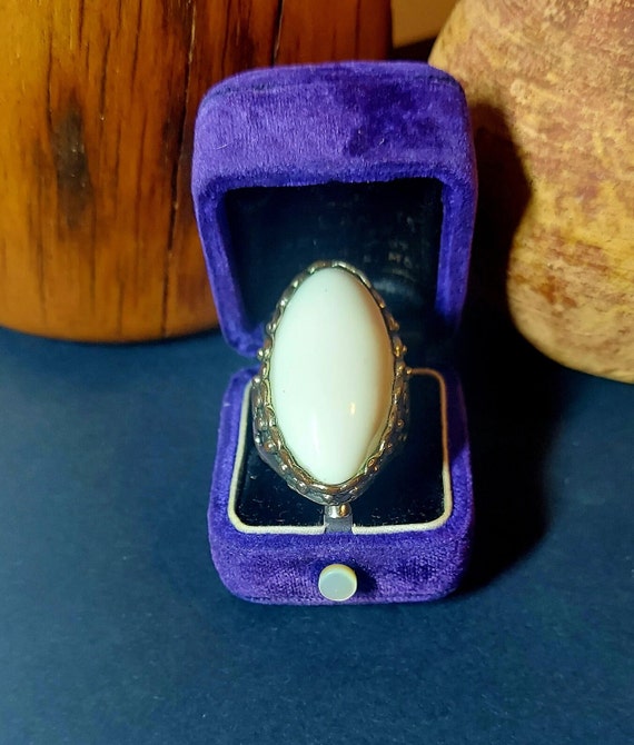 Large Chunky White Faux Stone Silvertone Ring Siz… - image 2