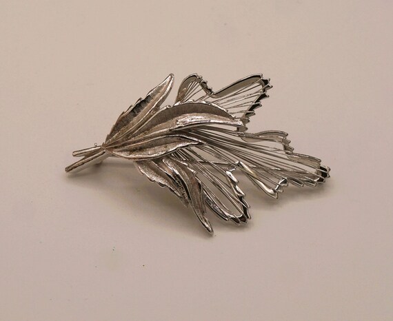 Monet Wire Openwork Leaf Silver Tone Brooch Pin w… - image 7