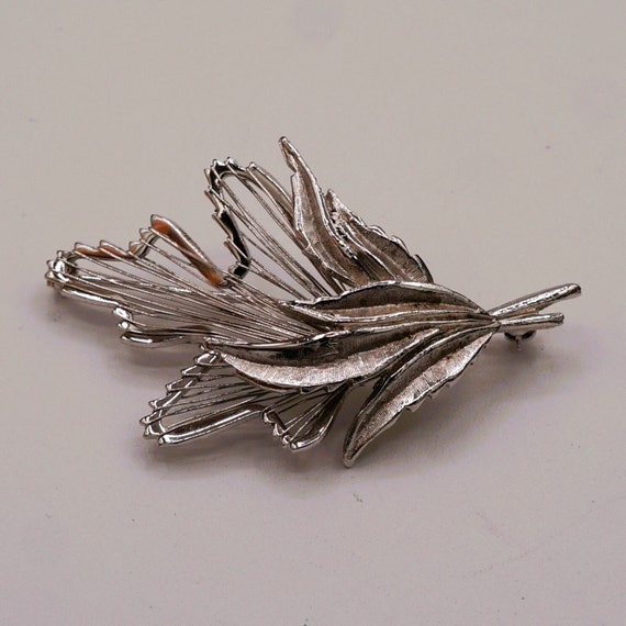 Monet Wire Openwork Leaf Silver Tone Brooch Pin w… - image 2