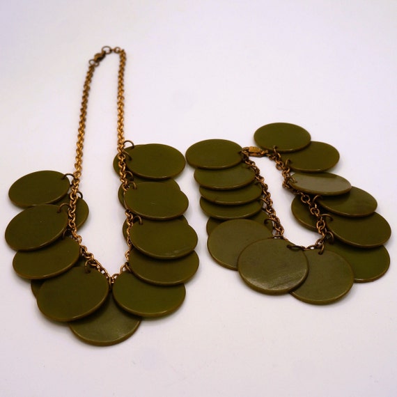 Early Vintage Olive Green Coin Shaped Bakelite Di… - image 2