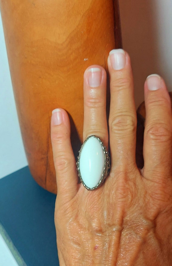 Large Chunky White Faux Stone Silvertone Ring Siz… - image 6