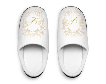 Pantuflas de interior para mujer con monograma dorado y marco ornamentado / Diseño con inicial F