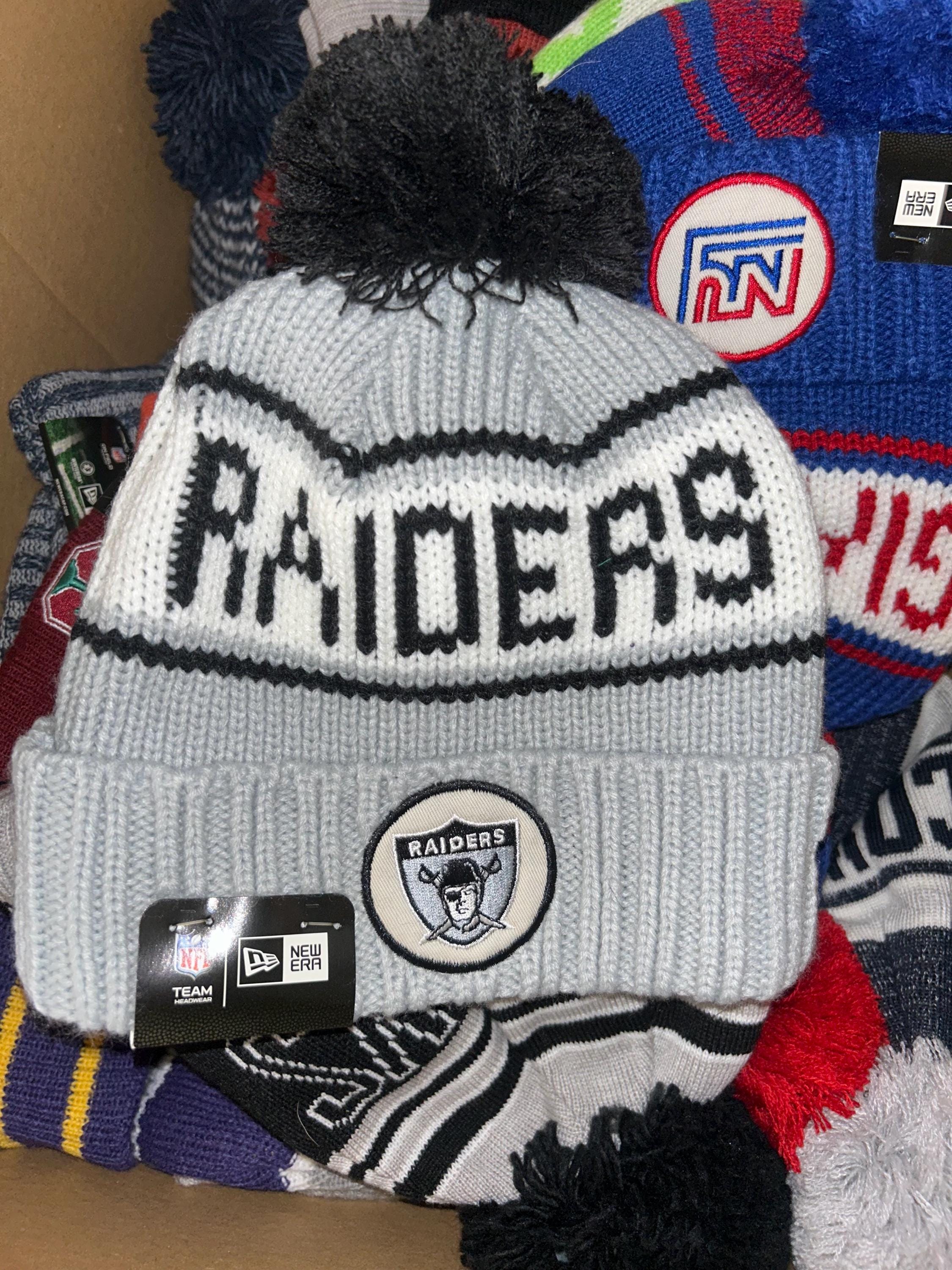 New Era NFL Las Vegas Raiders Historic Retro Patch Cuffed  display picture 1