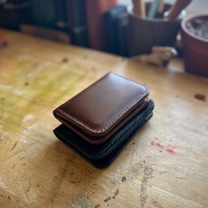 Cartera de cuero hecha a mano